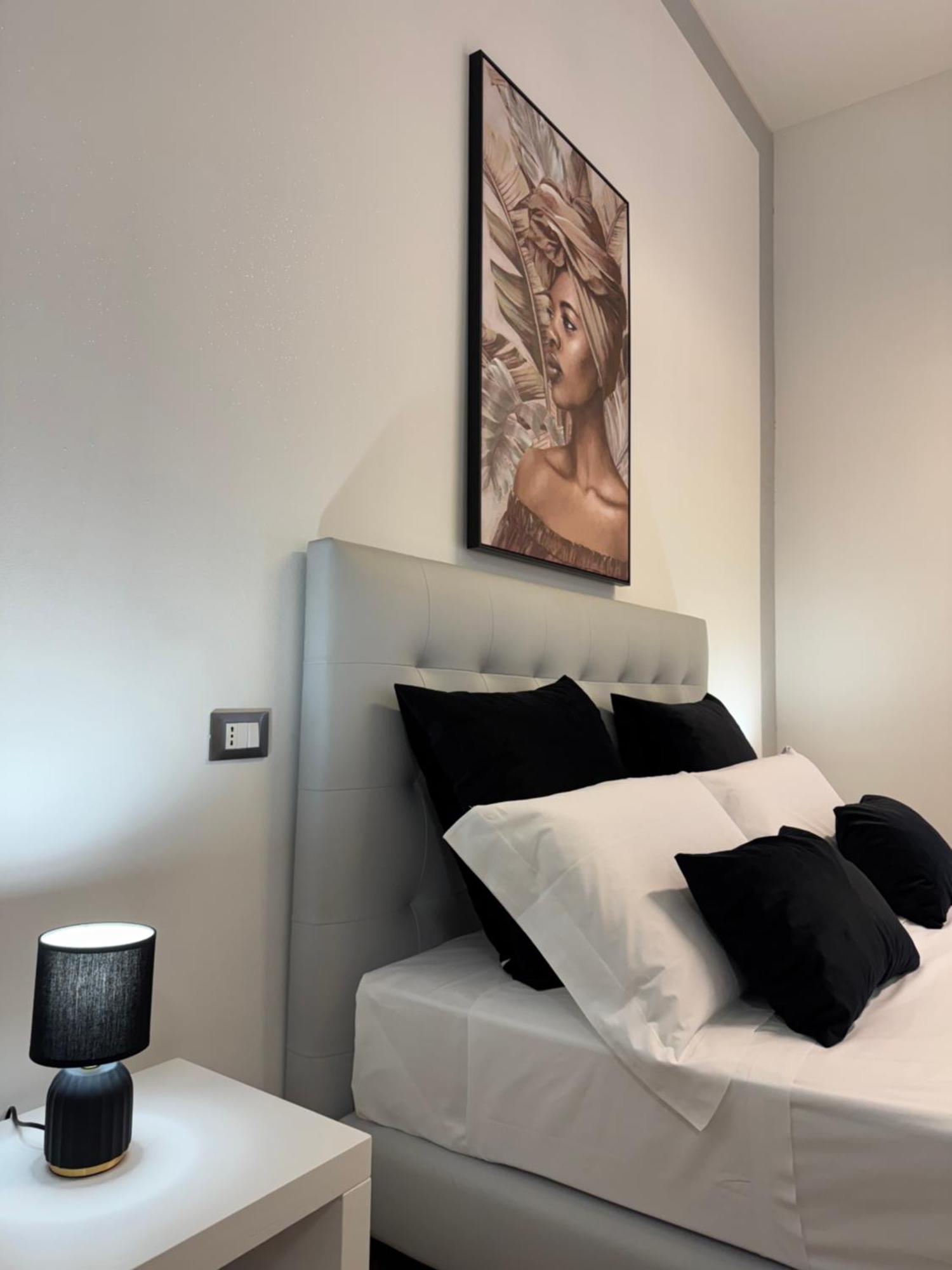 Crispi 120 Rooms New Opening ปาแลร์โม ภายนอก รูปภาพ