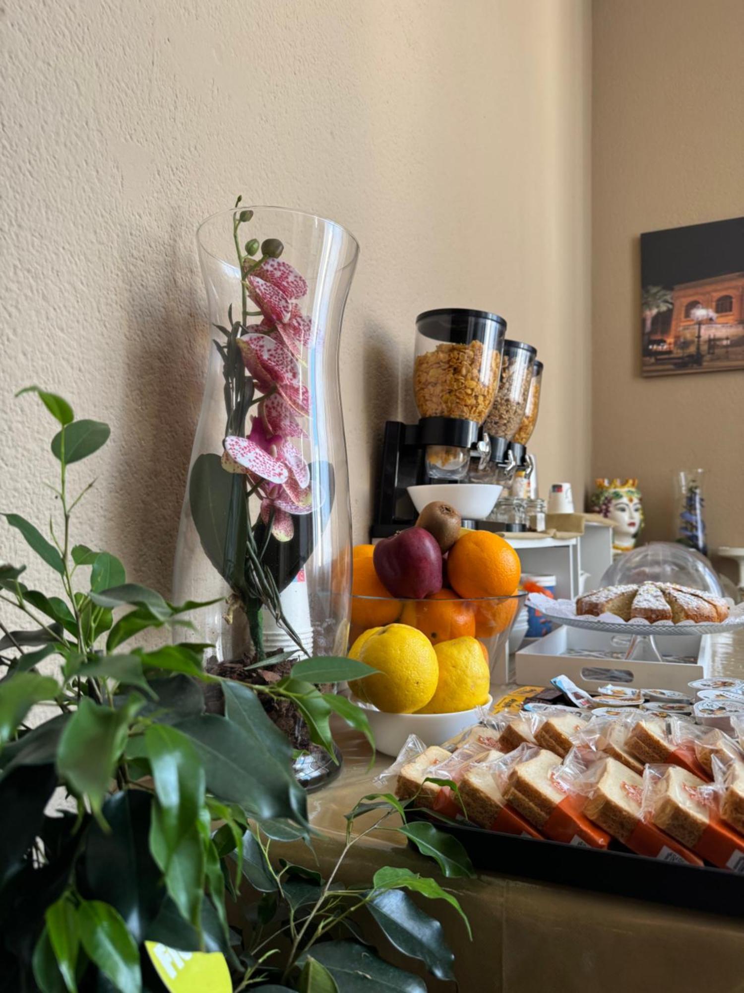 Crispi 120 Rooms New Opening ปาแลร์โม ภายนอก รูปภาพ